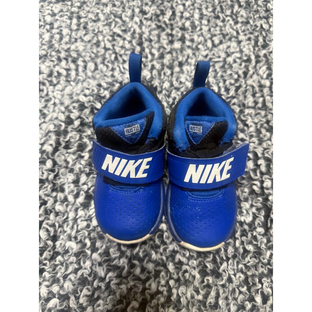 Boys Nike shoes. Size 7c. GUC